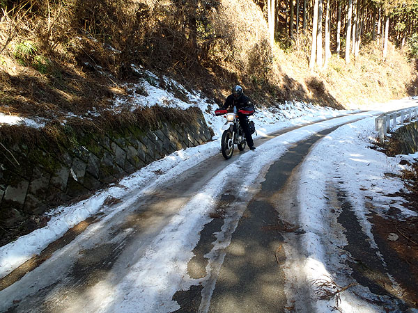 突然凍結路に遭遇